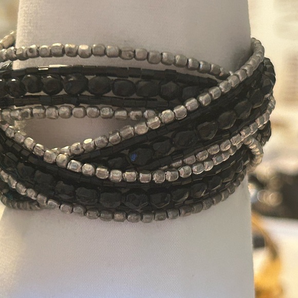 HUGE SALE! PAIR (2) VINTAGE CUFF BRACELETS BLACK/SILVER TONE - Picture 6 of 10